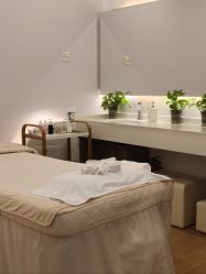 -露娜丽思·问题肌修护中心