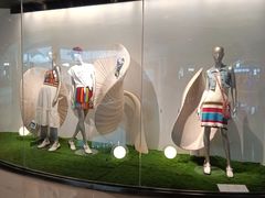 -URBAN REVIVO(高德置地广场·春广场店)