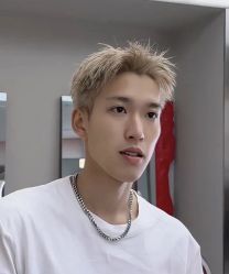 -BULB STUDIO 巴柏明星发型工作室