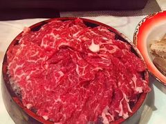 安格斯牛肉-鲜入围煮花胶鸡海鲜火锅