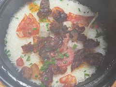 广式腊味煲仔饭-狐狸爱上椰子鸡(滨江星光大道店)