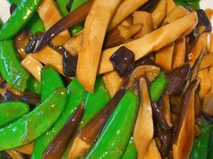 黑鸡枞菌炒甜豆-峨嵋酒家(德内店)