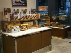 面包甜点陈列柜-巴黎贝甜(常德路店)