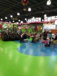 -维佳童话镇演出现场(徐东店)