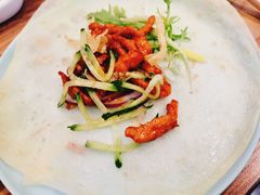 卷好的饼-合合春饼·酱骨·东北菜(潘家园店)