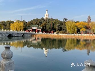 喜欢童年的无忧无虑，此行带着妈妈和外婆