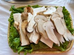 -鲁朗纳麦石锅鸡庄园