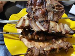 -烤肉小伙烤肉店