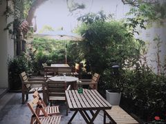-彳亍咖啡·这里(水湾路店)
