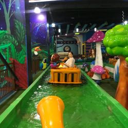 -维佳童话镇演出现场(徐东店)