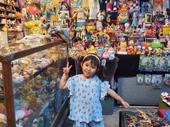 -席娜卡琳火车铁道夜市