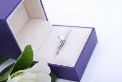 -威德钻石-克拉钻大本营(南京东路店)