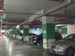 -正大乐城徐汇店-地下停车库
