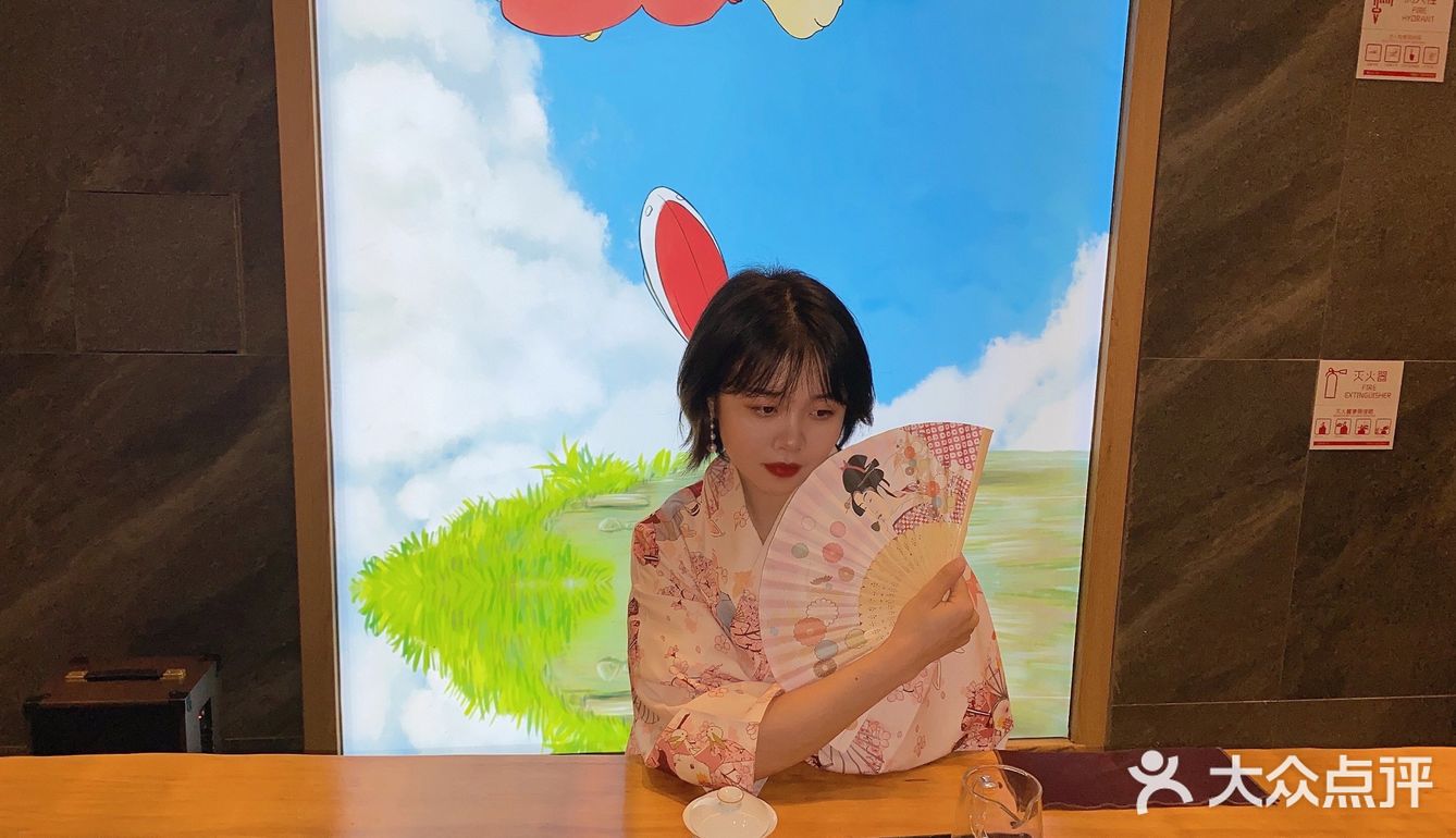 穿着和服吃日料