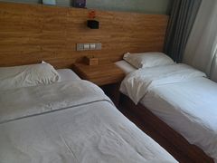 -华艺酒店(文化宫地铁站店)