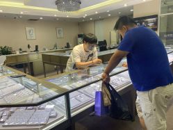-威德钻石-克拉钻大本营(南京东路店)