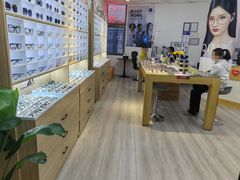 -天空之镜眼镜店蔡司依视路配镜授权零售店(望京颐堤港店)