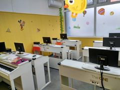 -The ONE 智能钢琴教室音乐恋琴吧·青岛市海玖玖艺术培训学校