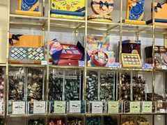 -VENCHI 闻绮(上海佛罗伦萨小镇店)