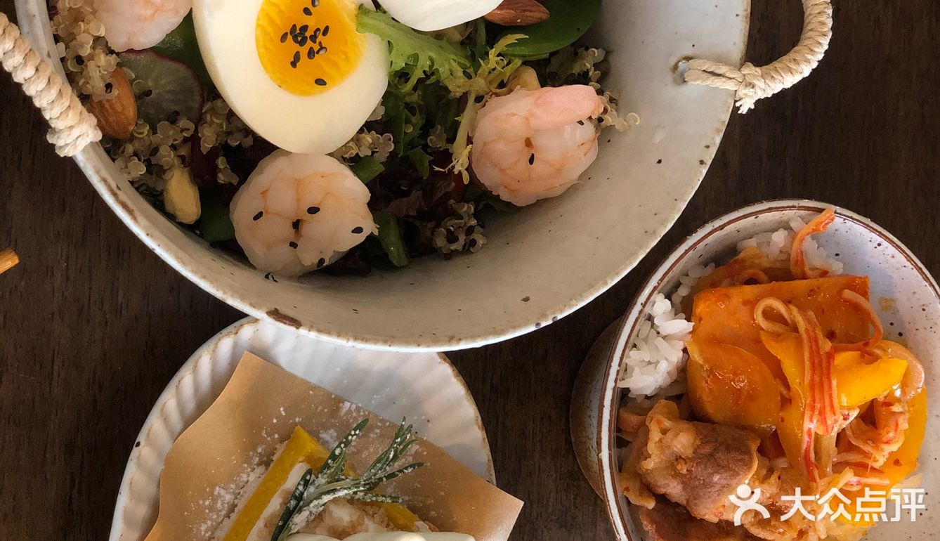 中午11:30以后就要排队了，网红窗户已经被人占啦