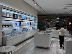 -J-Optical佳视明眼镜·蔡司视觉(青岛金茂览秀城店)