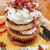 姐妹情[爱心]在红酒与牛排之间