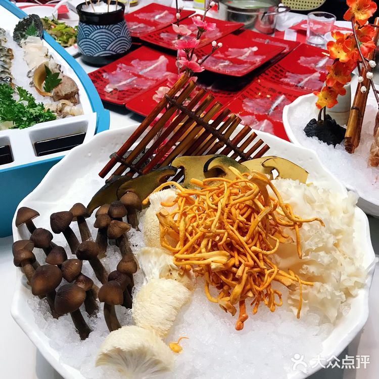 哈尔滨好吃的斑鱼火锅🐟晶莹剔透薄如蝉翼