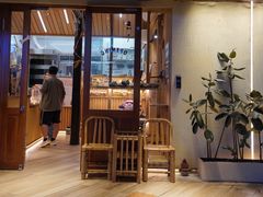 -天井·丑面包搭咖啡