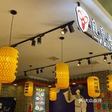 挺好找店里有7~8张桌子，干干净净的