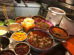 -爆炸头阿姨小四川正宗川味小吃(无任何分店)