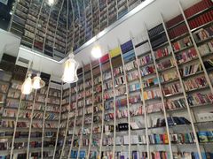 -钟书阁(松江泰晤士小镇店)