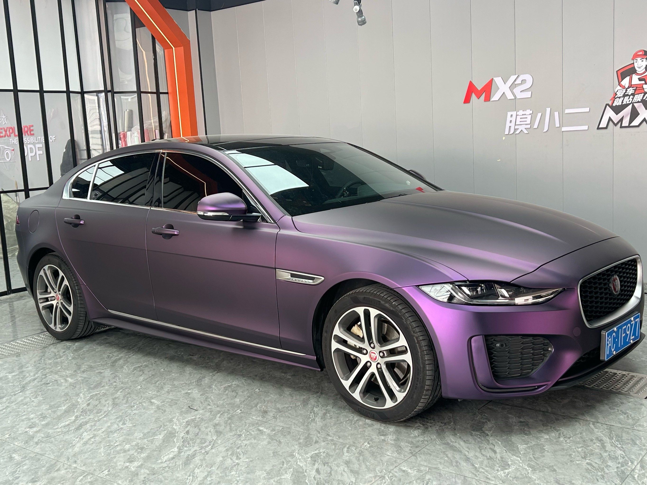 汽车隔热膜 这颜色有没有眼前一亮的感觉.贴膜改色