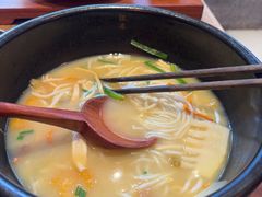 -银米·云南传统过桥米线(双廊黑金冠店)