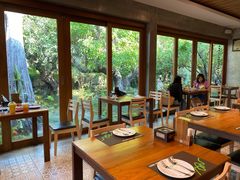 -Chom Cafe and Restaurant