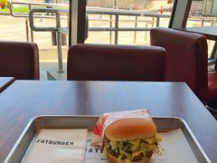 靠窗位-FATBURGER 特富客汉堡(外交公寓店)