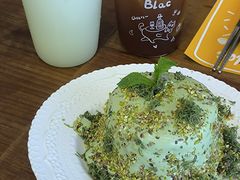 斑斓开心果瀑布蛋糕-Blac+Blac(中海环宇荟店)