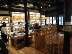 -猫的天空之城概念书店(杭州南宋御街店)