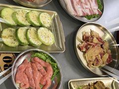 -围炉肉舍丹东海鲜烤肉·烤活鳗(步行街店)