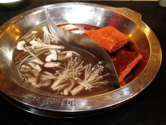 菌汤鸳鸯锅-大龙辣火锅·龙虾·烧烤(湖滨新天地店)