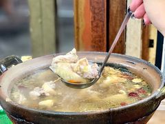 炭炉果鸡煲-威邵鸡煲(西华路总店)