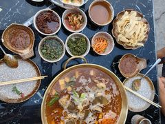 -顶顶汤火牛排火锅·经典铜锅涮肉