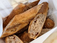 黑麦果干欧包-WHEAT&BAKER-麥(凯德来福士店)