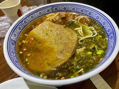 辣肉面-沪西老弄堂面馆(定西路店)