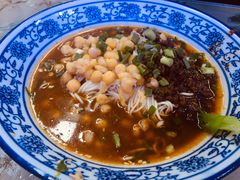 -渝之汇牛肉豌杂面