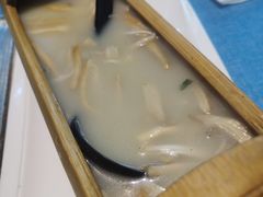 -香巴拉云南餐厅(华莱坞店)