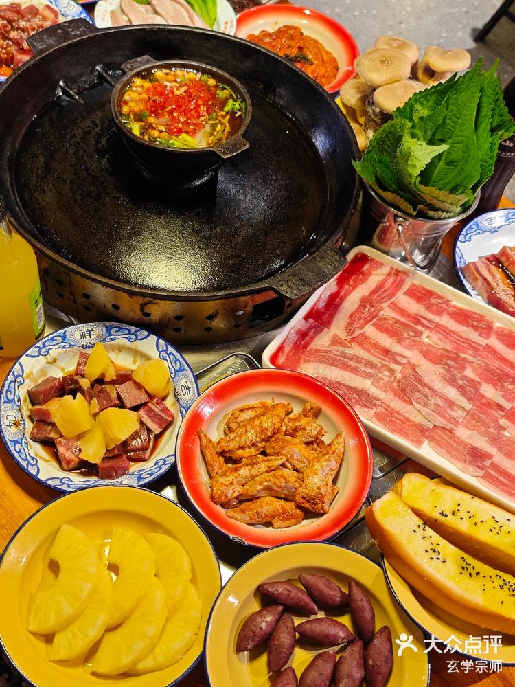 万家美食广场里的贵州风味烙锅
