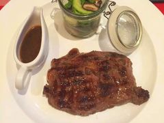 煎西冷牛排配蔬菜炒小土豆-卡本妮法餐厅·北京和平宾馆