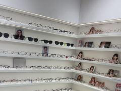 -美式眼镜·授权蔡司.依视路.尼康.豪雅.明月(南翔印象城店)
