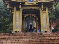 -峨眉山报国寺