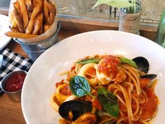 -ROAST coffee & eatery